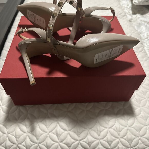 Valentino Garavani Poudre Pumps - Picture 2 of 6